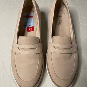 clarks nude comfy